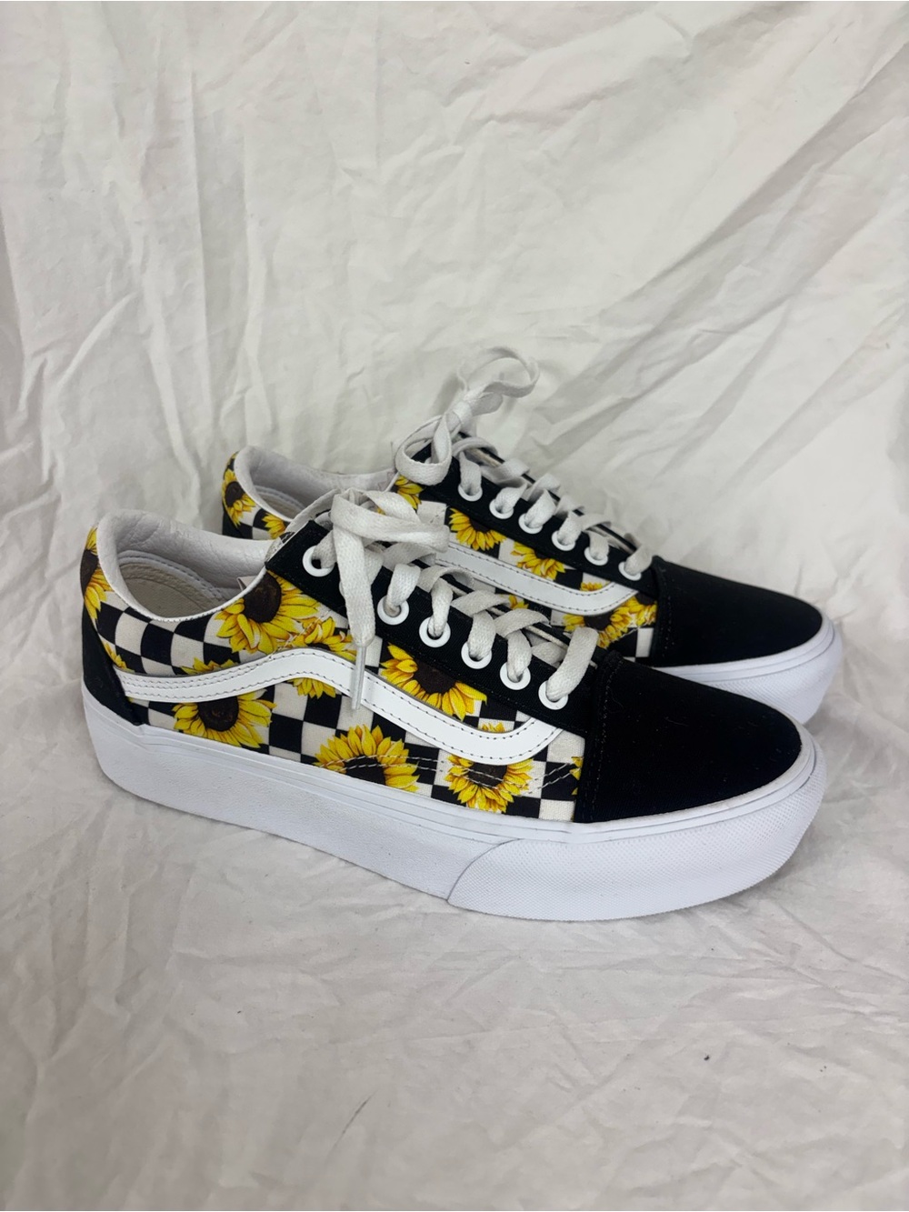 Vans Black/Yellow Sunflower Checkerboard Low-Top Sneakers | Women’s 9.5